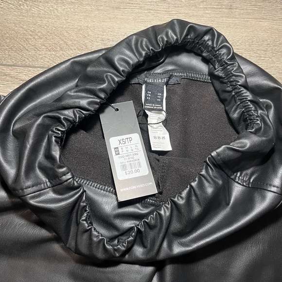 Forever21 faux leather leggings - Picture 4 of 4